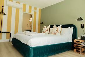 Mod Maya Hotel in Palm Springs