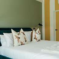 Mod Maya Hotel in Palm Springs