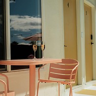 Mod Maya Hotel in Palm Springs