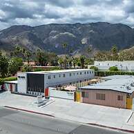 Mod Maya Hotel in Palm Springs