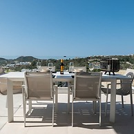 Casa la Vista by Bookaparadise