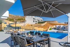 Villa Esmeralda 20 by Bookaparadise