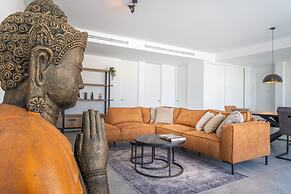 Villa Esmeralda 20 by Bookaparadise