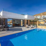 Villa Esmeralda 20 by Bookaparadise