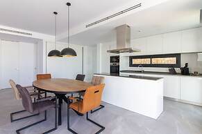 Villa Esmeralda 20 by Bookaparadise