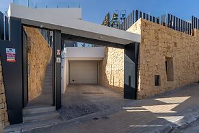 Villa Esmeralda 20 by Bookaparadise