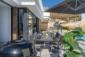 Villa Esmeralda 20 by Bookaparadise