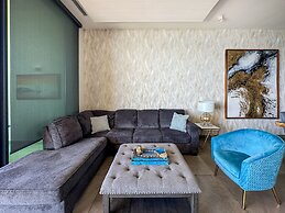 Beachtop Haven 2BR Condo at Iconic Sandy Beach