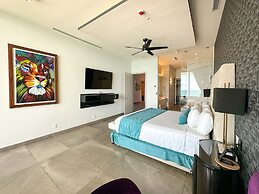 Beachtop Haven 2BR Condo at Iconic Sandy Beach