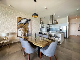 Beachtop Haven 2BR Condo at Iconic Sandy Beach