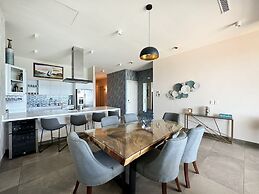 Beachtop Haven 2BR Condo at Iconic Sandy Beach
