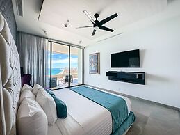 Beachtop Haven 2BR Condo at Iconic Sandy Beach
