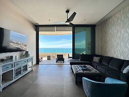 Beachtop Haven 2BR Condo at Iconic Sandy Beach