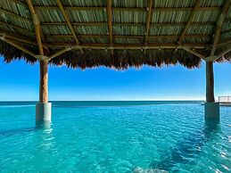 Beachtop Haven 2BR Condo at Iconic Sandy Beach