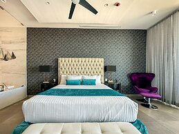 Beachtop Haven 2BR Condo at Iconic Sandy Beach