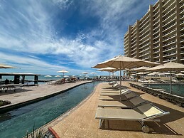 Beachtop Haven 2BR Condo at Iconic Sandy Beach