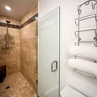 Luxury Ocean View Condo w Huge Deck