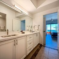 Luxury Ocean View Condo w Huge Deck
