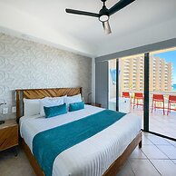 Luxury Ocean View Condo w Huge Deck