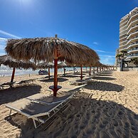 Luxury Ocean View Condo w Huge Deck