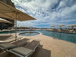 Luxury Ocean View Condo w Huge Deck