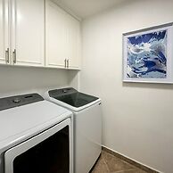 Luxury Ocean View Condo w Huge Deck