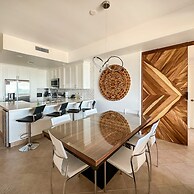 Luxury Ocean View Condo w Huge Deck