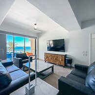 Luxury Ocean View Condo w Huge Deck