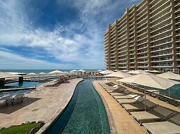 Luxury Ocean View Condo w Huge Deck