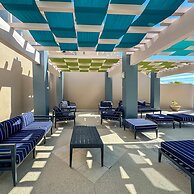 Luxury Ocean View Condo w Huge Deck