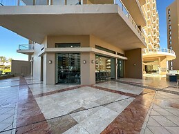 Luxury Ocean View Condo w Huge Deck