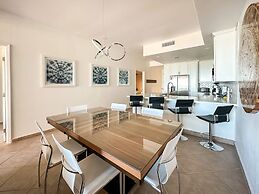Luxury Ocean View Condo w Huge Deck