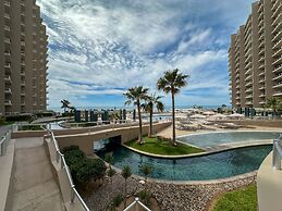 Luxury Ocean View Condo w Huge Deck