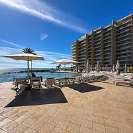 Luxury Ocean View Condo w Huge Deck