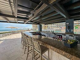 Luxury Ocean View Condo w Huge Deck