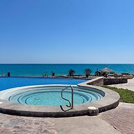 Splash Into Style Ground Floor Poolside Condo