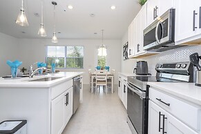 Cozy 3Bd With Free Waterpark at Enclaves at Festival 713