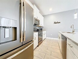 Stunning 4Bd w Pool Storey Lake 5019