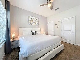 Stunning 4Bd w Pool Storey Lake 5019