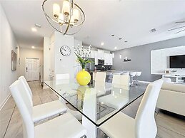 Stunning 4Bd w Pool Storey Lake 5019