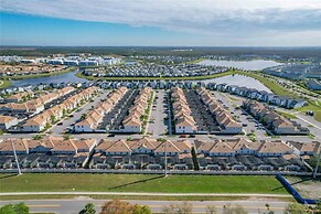 Stunning 4Bd w Pool Storey Lake 5019