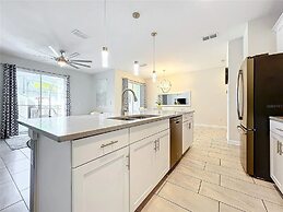 Stunning 4Bd w Pool Storey Lake 5019