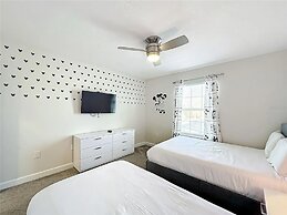 Stunning 4Bd w Pool Storey Lake 5019