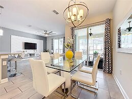 Stunning 4Bd w Pool Storey Lake 5019