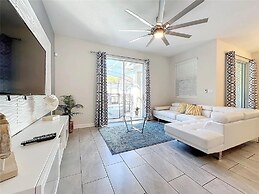 Stunning 4Bd w Pool Storey Lake 5019