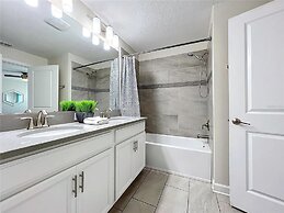 Stunning 4Bd w Pool Storey Lake 5019