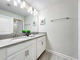 Stunning 4Bd w Pool Storey Lake 5019