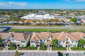 Stunning 4Bd w Pool Storey Lake 5019