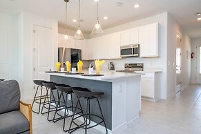 Charming 3Bd Close to Disney Festival 638