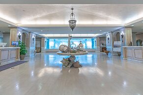 Unique Beachfront Condo With Exceptional Views